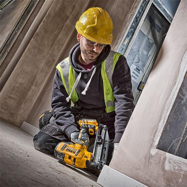 Dewalt DCN660N 18V 16G 2nd Fix Finish Nailer (Bare Unit) DCN660N