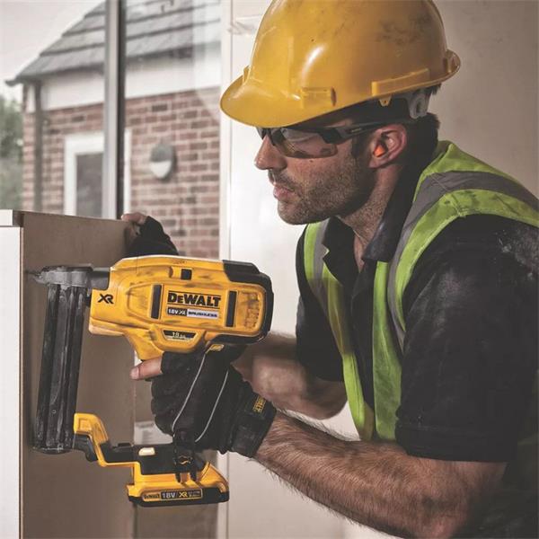 Dewalt DCN681N 18v 18Ga Narrow Crown Staple Gun (Bare Unit) DCN681N