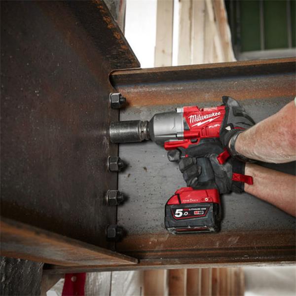 Milwaukee Milwaukee FUEL ONE-KEY 1/2" Impact Wrench (2x5Ah) 4933459728