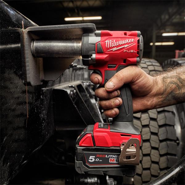 Milwaukee MILWAUKEE M18 FUEL 3/8'' Compact Impact Wrench with Friction Ring (2x M18 5Ah Batteries, M12-18 Fast Charger in HD Box) 4933478652