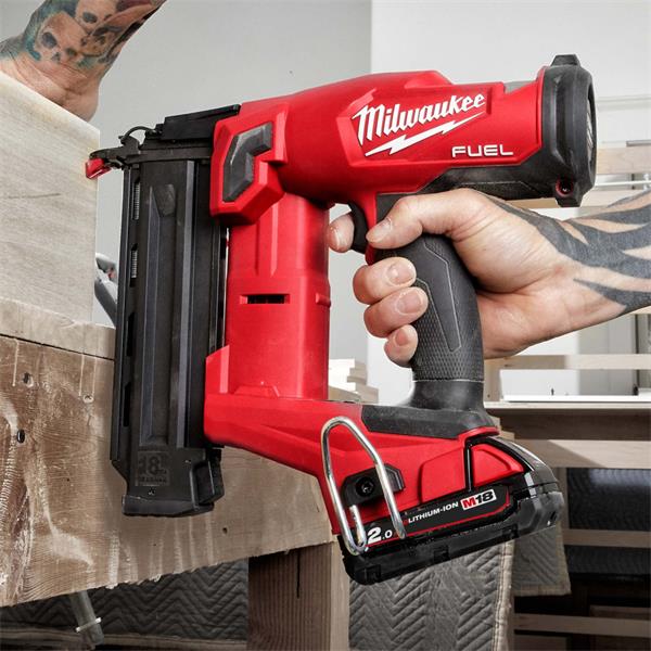 Milwaukee Milwaukee M18 FUEL 18G Finish Nailer (2x2Ah) 4933471408