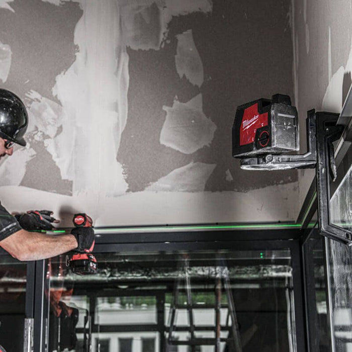 Milwaukee MILWAUKEE 4V RED LITHIUM USB CROSS LINE LASER LEVEL L4CLL-301C 4933478244
