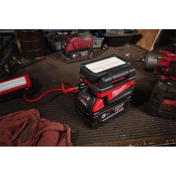 Milwaukee Milwaukee M18 USB Area Boom Service Light (Bare Unit) 4933498148